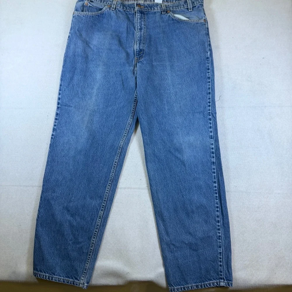 Levis 550 Relaxed Fit Tapered Leg Jeans Mens 42x32 Medium Wash Blue Made in USA